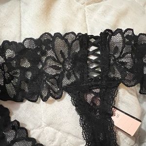 Victoria’s Secret Black Lace Thong size Medium New with Tags
